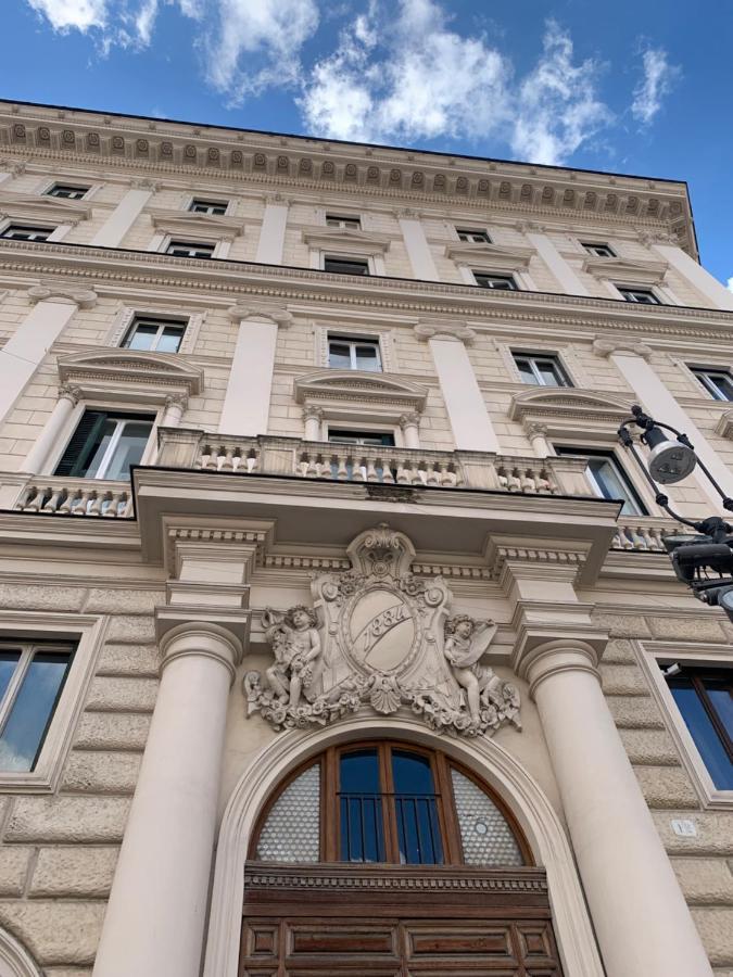 Glam Sm Maggiore Guest House Ρώμη Εξωτερικό φωτογραφία