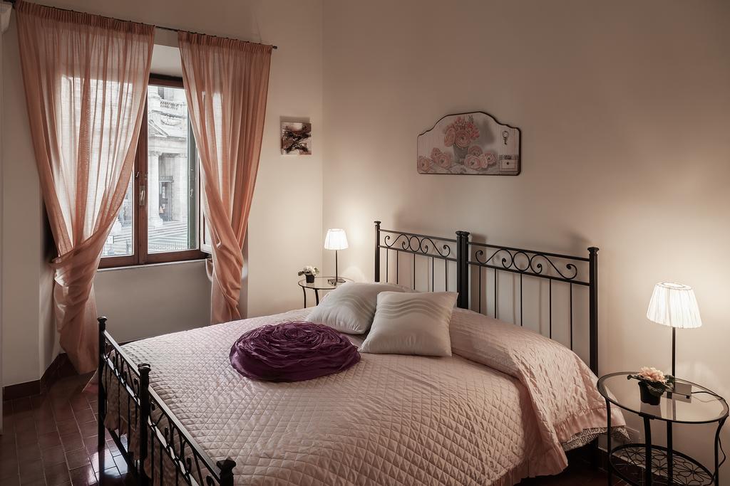 Glam Sm Maggiore Guest House Ρώμη Εξωτερικό φωτογραφία