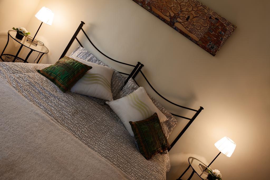 Glam Sm Maggiore Guest House Ρώμη Εξωτερικό φωτογραφία