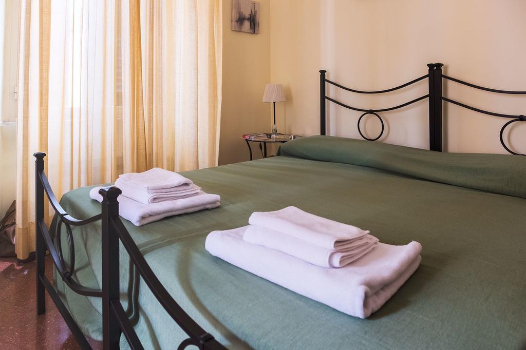 Glam Sm Maggiore Guest House Ρώμη Εξωτερικό φωτογραφία