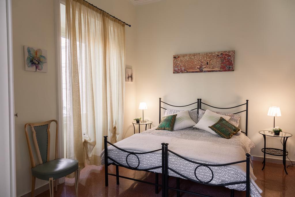 Glam Sm Maggiore Guest House Ρώμη Εξωτερικό φωτογραφία